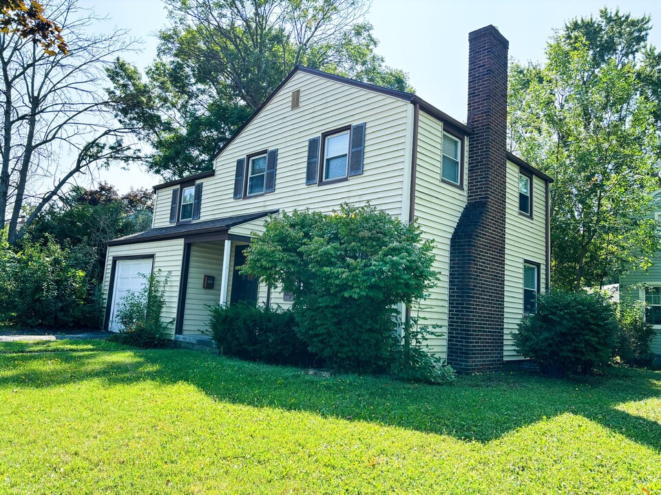 205 Lattimore Rd in Rochester, NY - Building Photo