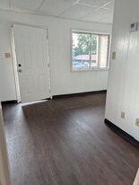 104 Holland St in Overton, TX - Building Photo