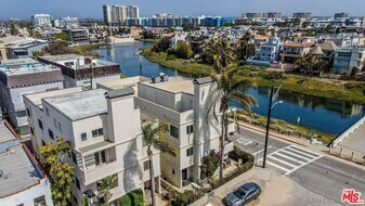 29 Lighthouse St in Marina Del Rey, CA - Building Photo
