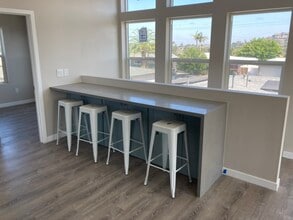 5214 Catoctin Dr in San Diego, CA - Foto de edificio - Building Photo