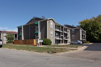 Apple Creek Apartments in Kansas City, MO - Foto de edificio - Building Photo