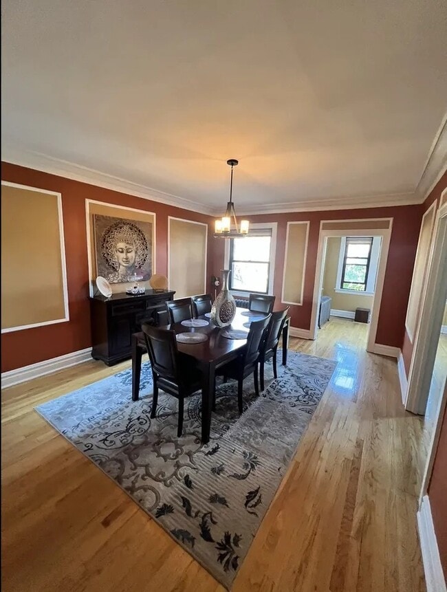 6830 S Paxton Ave in Chicago, IL - Building Photo - Building Photo