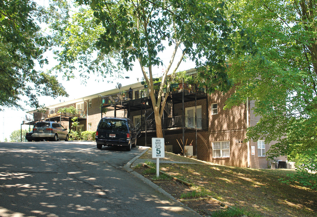 Tara Apartments in Atlanta, GA - Building Photo