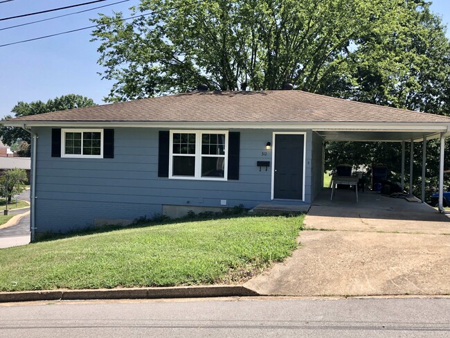 312 Crestview Dr