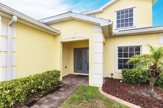 2201 Cape Heather Cir in Cape Coral, FL - Building Photo - Building Photo