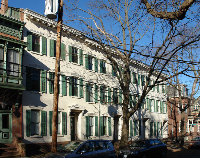 18 Washington Ave in Schenectady, NY - Foto de edificio - Building Photo