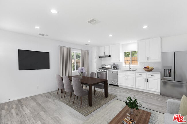 7309 N Wilbur Ave in Los Angeles, CA - Building Photo - Building Photo