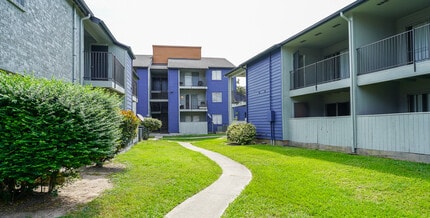 Trenton Place in Houston, TX - Foto de edificio - Building Photo