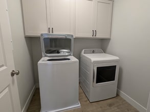 1561 110 W in Logan, UT - Foto de edificio - Building Photo