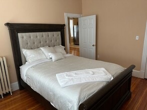 53 Trident Ave, Unit 101 in Winthrop, MA - Foto de edificio - Building Photo