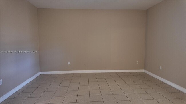 374 NE 27th Ave in Homestead, FL - Building Photo - Building Photo