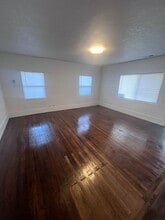 1933 El Monte Ave in Sacramento, CA - Building Photo - Building Photo