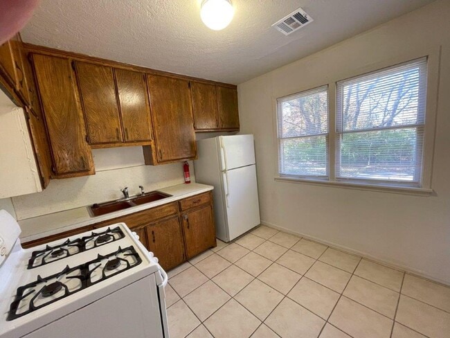 706 Tollie Dr in Norman, OK - Building Photo - Building Photo