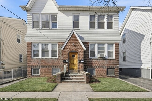 property at 265 N 17th St