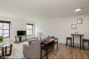 700 Liberty St in Pella, IA - Building Photo