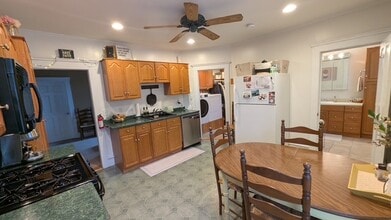 13 Home St, Unit #2 in Beverly, MA - Building Photo - Building Photo