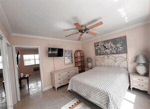 548 4th Ave S, Unit 8 in Naples, FL - Building Photo - Building Photo