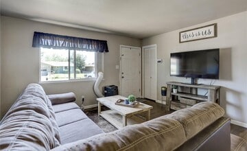 830 Zion Dr in Colorado Springs, CO - Foto de edificio - Building Photo