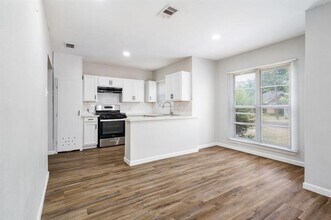 2334 Hudspeth Ave in Dallas, TX - Foto de edificio - Building Photo