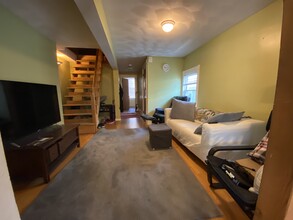213 Cedar St in Somerville, MA - Foto de edificio - Building Photo
