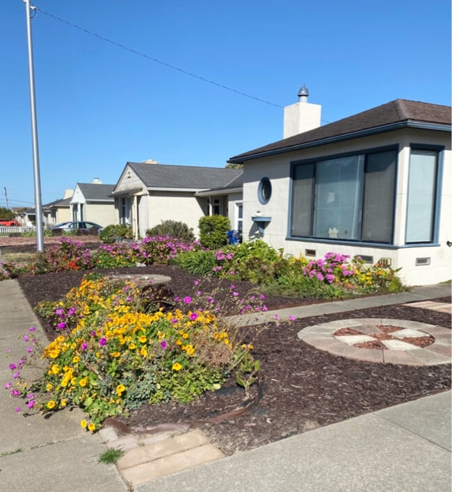 209 Northwood Dr in South San Francisco, CA - Building Photo - Building Photo