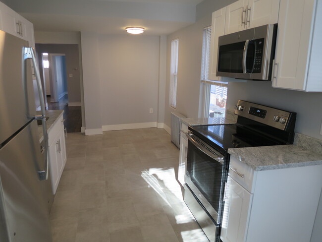 320 Beacon St, Unit 1 in Somerville, MA - Building Photo - Building Photo