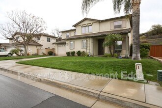 32255 Daisy Dr in Winchester, CA - Building Photo - Building Photo