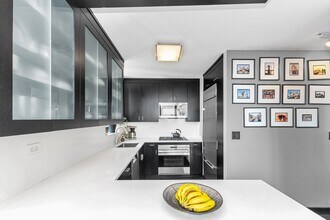 300 E 62nd St in New York, NY - Building Photo - Building Photo