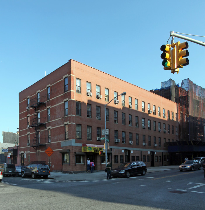 160-166 Morningside Ave in New York, NY - Building Photo