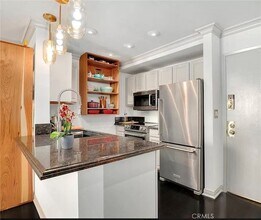 750 Kings Rd, Unit 325 in Los Angeles, CA - Building Photo - Building Photo