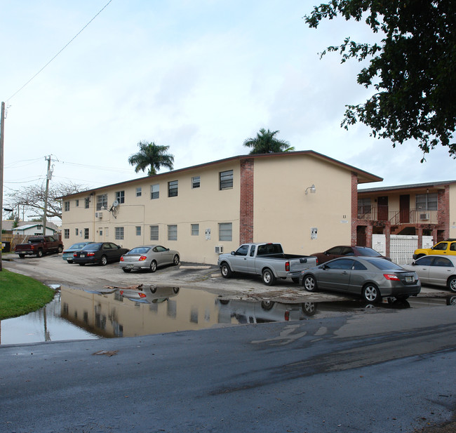 Edgewater Condo in Dania Beach, FL - Foto de edificio - Building Photo