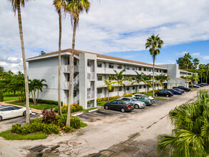 Westview Apartments in Davie, FL - Building Photo - Building Photo