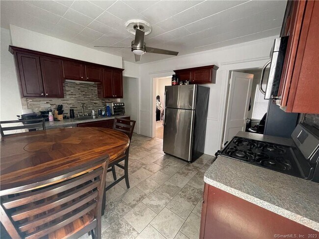 109 Churchill St in Fairfield, CT - Building Photo - Building Photo