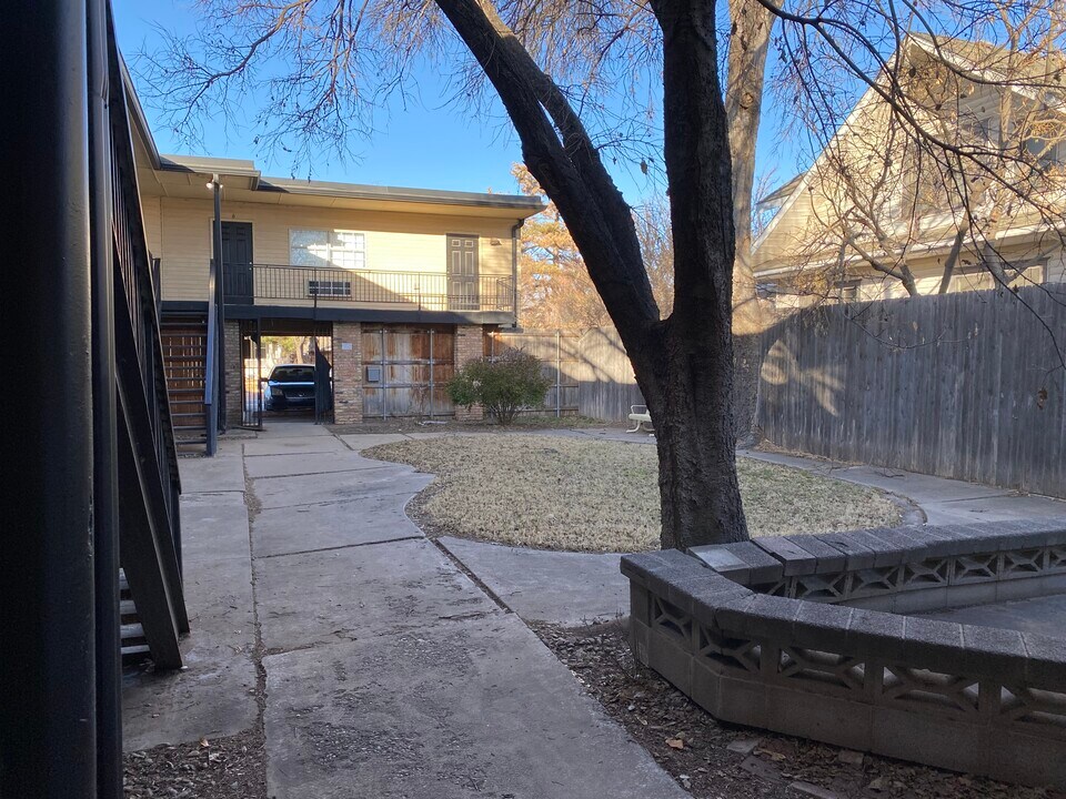 1617 S Van Buren St in Amarillo, TX - Building Photo