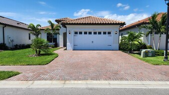 1910 5th St E in Palmetto, FL - Building Photo