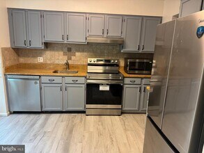 1631 Oak Spring Way in Reston, VA - Building Photo - Building Photo