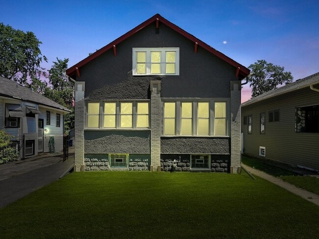 811 S 7th Ave in Maywood, IL - Building Photo - Building Photo