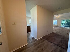 2715 Summertree Ln in Gulf Breeze, FL - Foto de edificio - Building Photo