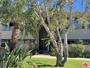 13218 Fiji Way in Marina Del Rey, CA - Building Photo - Building Photo