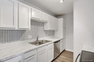 16359 W 10th Ave in Golden, CO - Building Photo