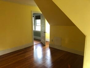 98 Thorndike St, Unit 98 Thorndike St - Apt 2 in Brookline, MA - Building Photo - Building Photo