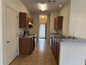 1704 Vista Verde Cir in Carrollton, TX - Building Photo - Building Photo