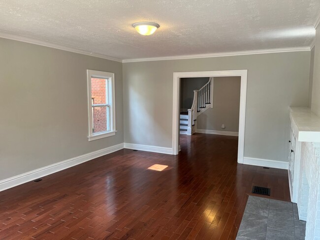 property at 469-471-471 E Hudson St