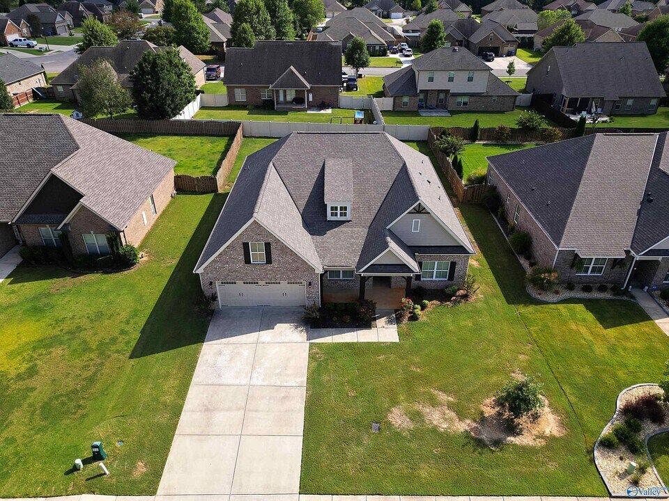 17134 Obsidian Circle in Athens, AL - Building Photo