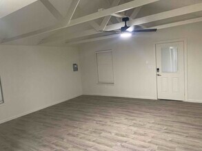 4411 Lark Ave in San Antonio, TX - Building Photo - Building Photo