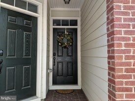 19318 Diamond Lake Dr in Leesburg, VA - Building Photo