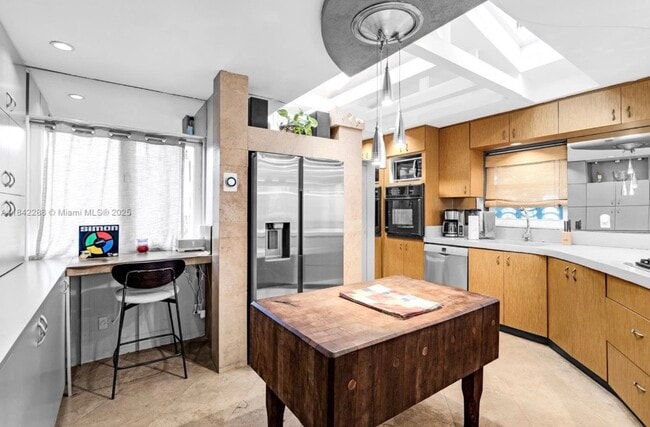 1930 NW 32nd Ct