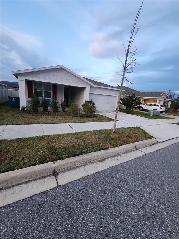 741 Simone Ct in Haines City, FL - Foto de edificio - Building Photo
