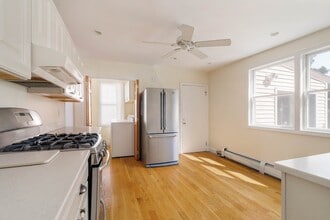 18 Newcastle Rd, Unit top in Boston, MA - Foto de edificio - Building Photo