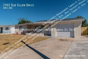7703 Sue Ellen Dr in Port Richey, FL - Building Photo